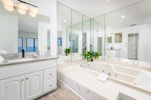 Appart'hôtel, 3 chambres | Salle de bain | Shampoing