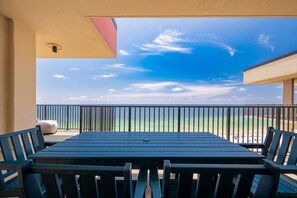 Kondominium, 3 kamar tidur | Tempat makan outdoor