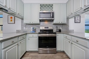 Condo, 3 Bedrooms | Private kitchen | Fridge, oven, coffee/tea maker