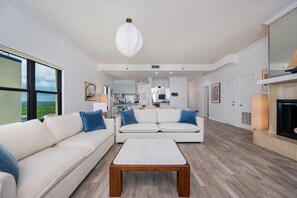 Condo, 3 Bedrooms | Living area