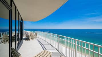 Condo, 4 Bedrooms | Property grounds