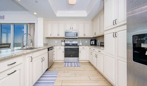 Condo, 4 Bedrooms | Private kitchen | Fridge, oven, coffee/tea maker