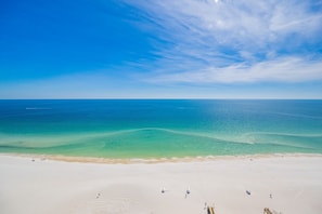 Condo, 4 habitaciones | Playa | Playa en los alrededores