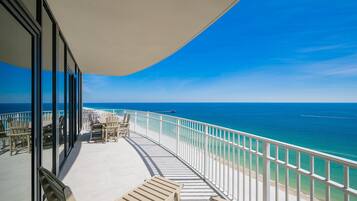 Condo, 4 Bedrooms | Property grounds
