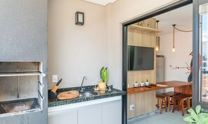 Basic Apartment | Tempat makan luar