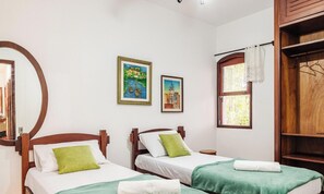 Basic Villa | 4 bedrooms - Seaside View House, 10 min From the Beach Pev025 (Ubatuba)