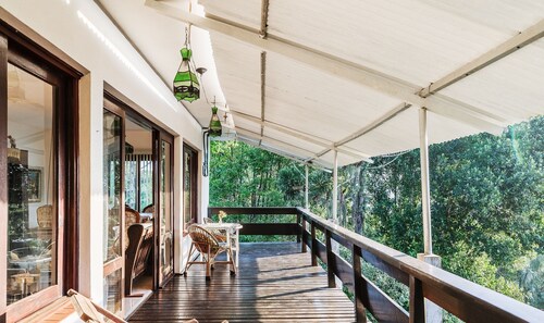 Seaside View House, 10 min From the Beach Pev025