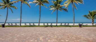 Seaside 509: Modern Top-Floor Beachfront Condo Mid-Island