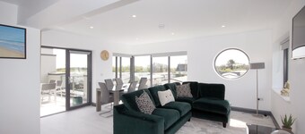 Belle Mare Luxury Apartment - access to Rosslare Blue Flag Beach