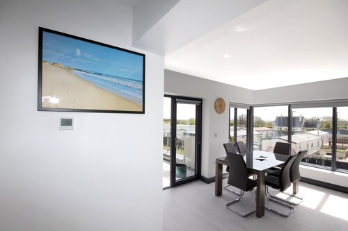 Belle Mare Luxury Apartment - access to Rosslare Blue Flag Beach
