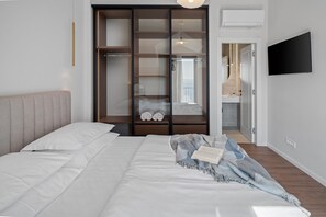 6 bedrooms, iron/ironing board, WiFi, bed sheets