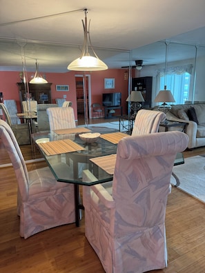 Dining - Waterfront 2B/2B  Condo Royal Pelican. 2 heated Pools Pickleball. Walk to Beach (Fort Myers Beach)