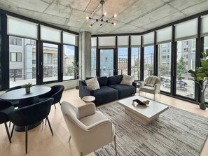 Téléviseur, bureau