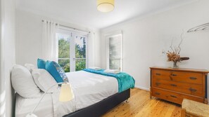 3 bedrooms, iron/ironing board, free WiFi, bed sheets