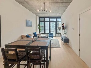 Téléviseur, bureau