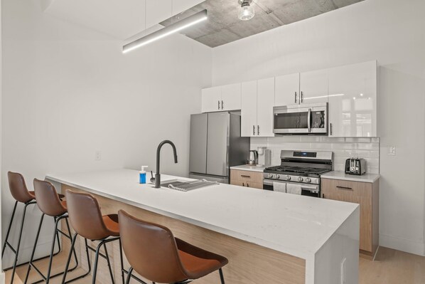 Fridge, microwave, oven, stovetop