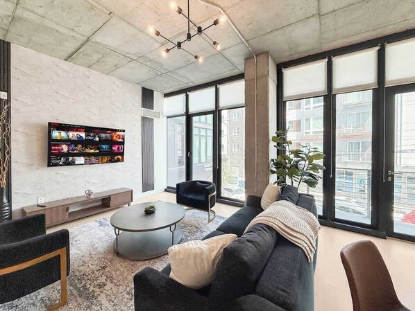 Téléviseur, bureau