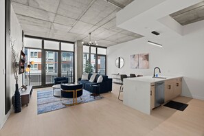 Unclassified image, 2 of 20, button