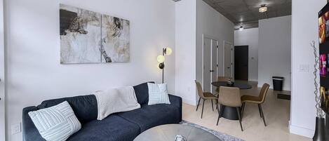 Téléviseur, bureau