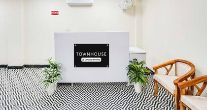 Townhouse Oak Sector 121 Noida Metro Station