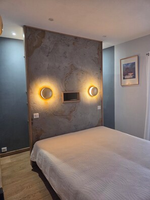 Bügeleisen/Bügelbrett, Internetzugang, Bettwäsche