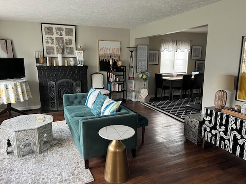 Elegantly decorated 3-bedroom home 5 minutes away from downtown Indy attractions