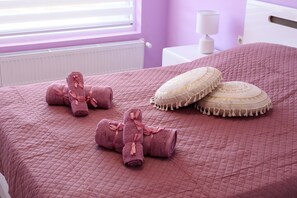 1 bedroom, iron/ironing board, internet, bed sheets