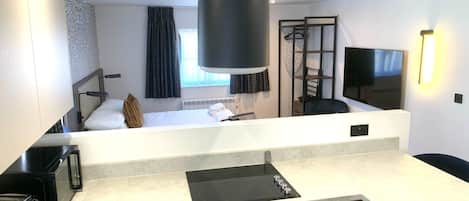 Studio Classic - utsikt mot innergården | Sängtillbehör av högsta kvalitet, individuell inredning och unika möbler