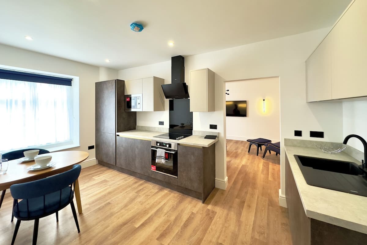 Superior Apartment, Non Smoking, Courtyard View | Private kitchen | Fridge, microwave, oven, stovetop