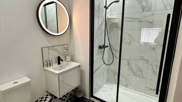 Superior Apartment, Non Smoking, Courtyard View | Bathroom | Shower, free toiletries, hair dryer, towels