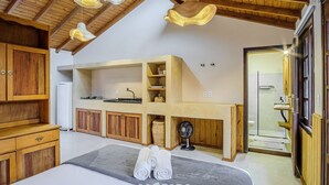 A spacious bedroom with wooden furniture, a large bed, and a built-in wardrobe. - House With Valley View Near the Center - Mrv0001 (Imbituba)