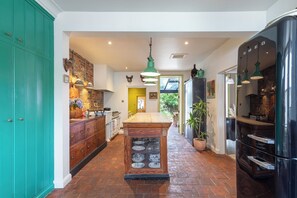 Oven, stovetop, dishwasher
