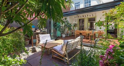 Charming Townhouse in the Chocolate-Box village of Cuckfield