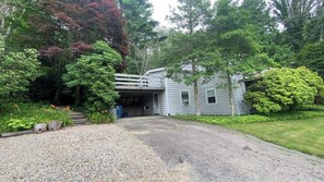 Property grounds - Spacious Woods Hole Beach Retreat (Falmouth)