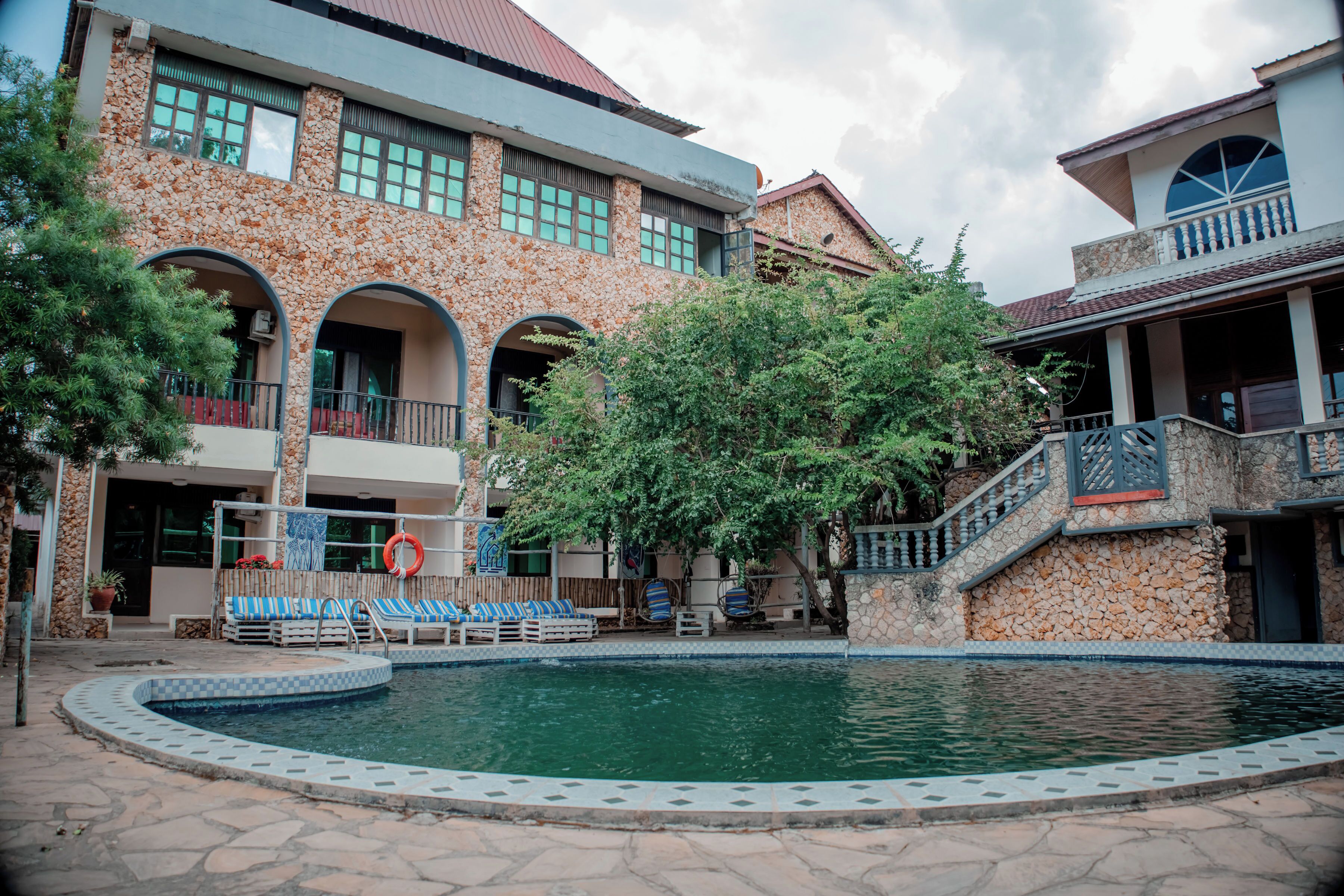 حمّام سباحة خارجي