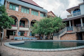 Outdoor pool - Serene Annex Hotel and Apartment (Dar es Salaam)