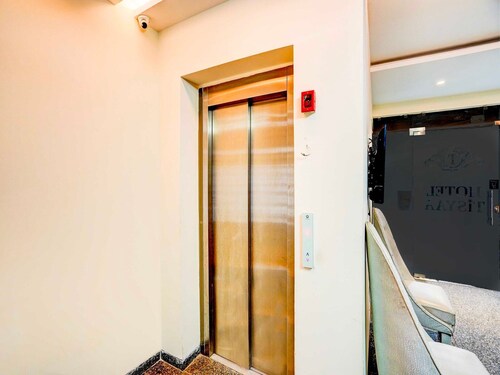 Townhouse Oak Pitampura West Enclave