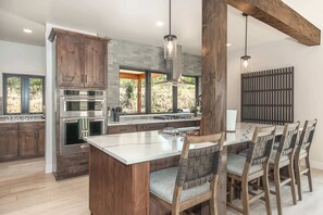 Fridge, microwave, oven, stovetop - Granby Luxury | Western Vista (Granby)