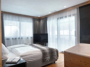 3 bedrooms, iron/ironing board, WiFi, bed sheets - Florisa Mountain Penthouse, luxury ski-in/ski-out penthouse - Jacuzzi & sauna (San Vigilio)