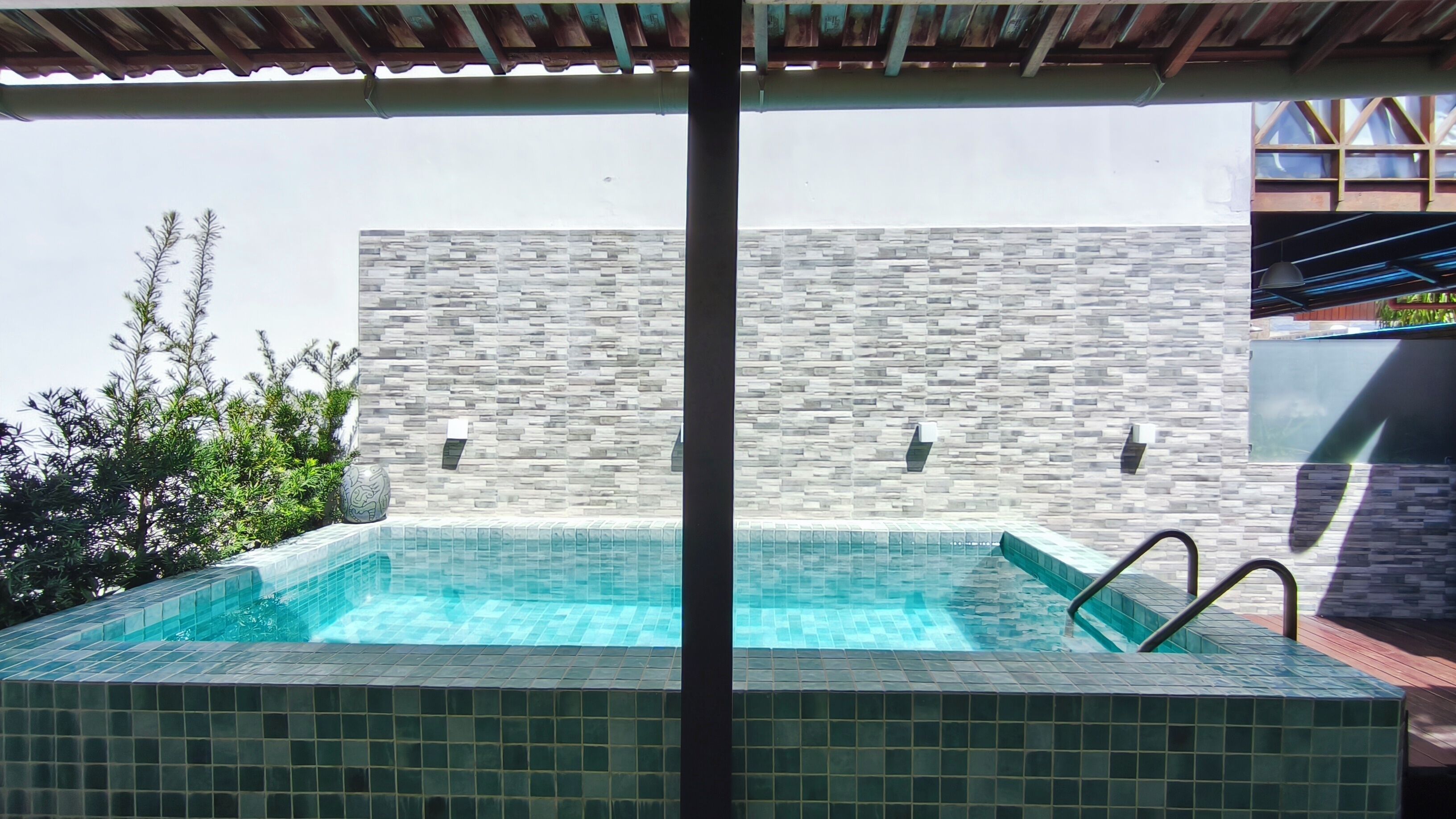 حمام سباحة خاص