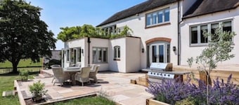 Stunning 5 bed home close to Stratford with fantastic gardens/tennis court.