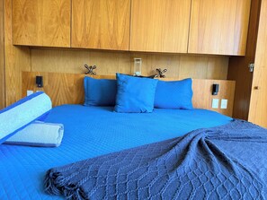 Desk, iron/ironing board, travel cot, WiFi