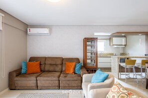 Apartemen Basic | Area keluarga | TV