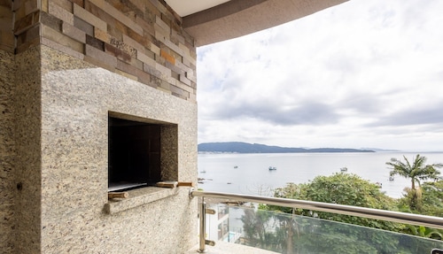 Sea View Apartment w Barbecue in Bombinhas Lga0201