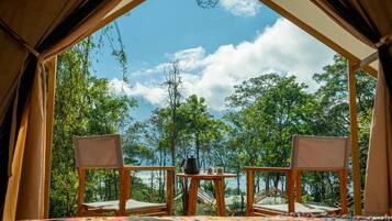 Signature Tent, Lake View | Free WiFi, bed sheets