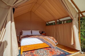Signature Tent, Lake View | Free WiFi, bed sheets - Green Lava Glamping Bedugul (Baturiti)