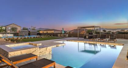ᨒ CIELO Vegas Strip Views, Lux Oasis w Pool+Spa+Pickleball. Pet Friendly