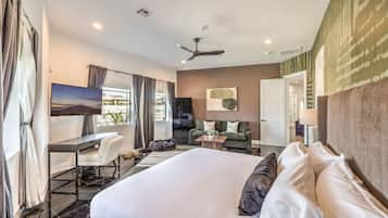 5 bedrooms, desk, iron/ironing board, WiFi