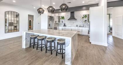 ᨒ CIELO Modern Pool Oasis. Pickleball+Dog Friendly