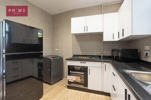 Apartment, 2 Bedrooms | Private kitchen